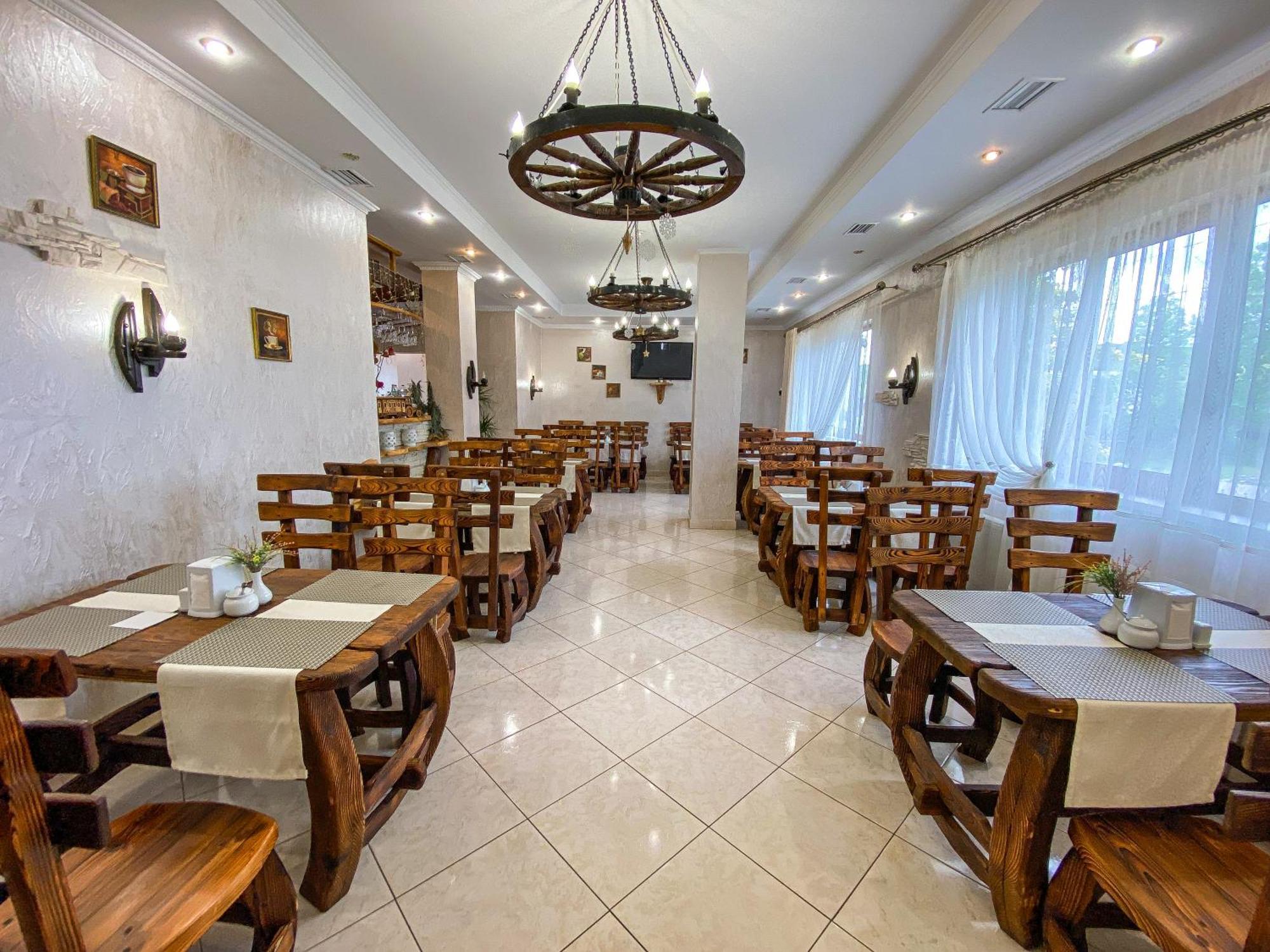Pyate Koleso Hotel Lazeshchyna Luaran gambar